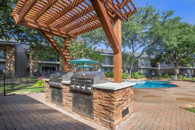 Foto del edificio - MIA Forest Oaks