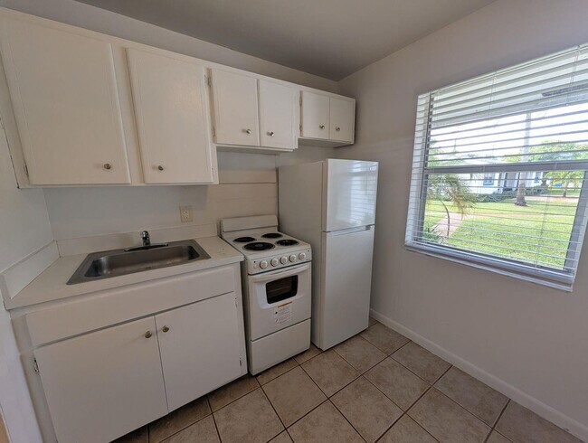 Foto del edificio - 140 NW 40th St