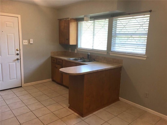 Building Photo - 6258 Erskine Dr
