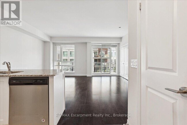 Photo du bâtiment - 2370 Khalsa Gate