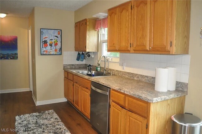 Foto del edificio - 265 Parkway Dr