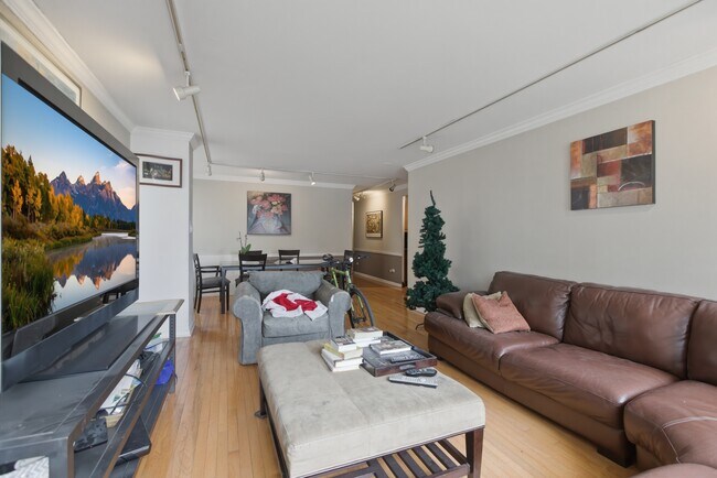 Foto del edificio - 247 E Chestnut St