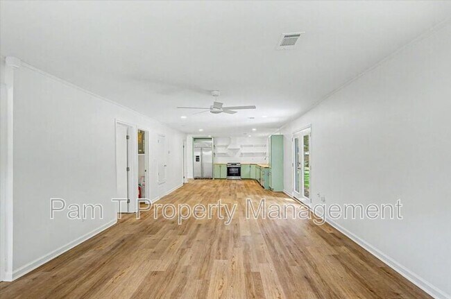 Foto del edificio - 106 Holcomb St