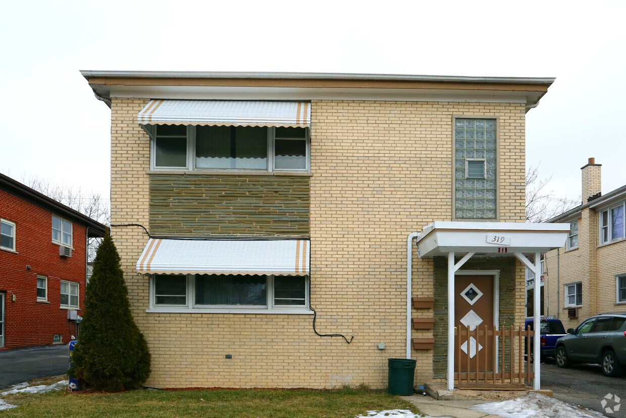 319 S Hale St, Addison, IL 60101 Apartments at 319 S Hale St Addison