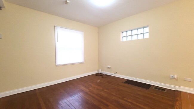 Dining Room - 10107 S Paxton Ave