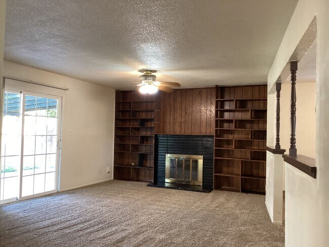 Foto del edificio - 487 W San Jose Ave