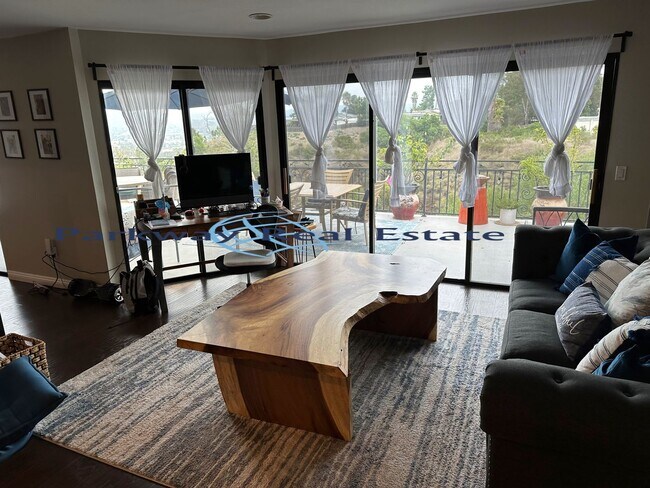Foto del edificio - 347 S Westwind Dr