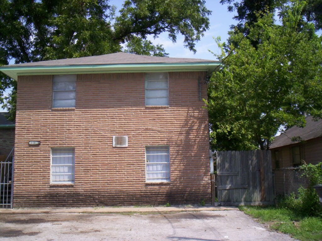  - 3202 Yale