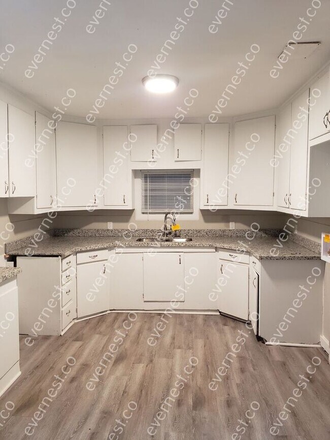 Building Photo - 1744 Cheswood Dr