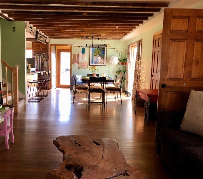 Building Photo - 8 CHURCH St