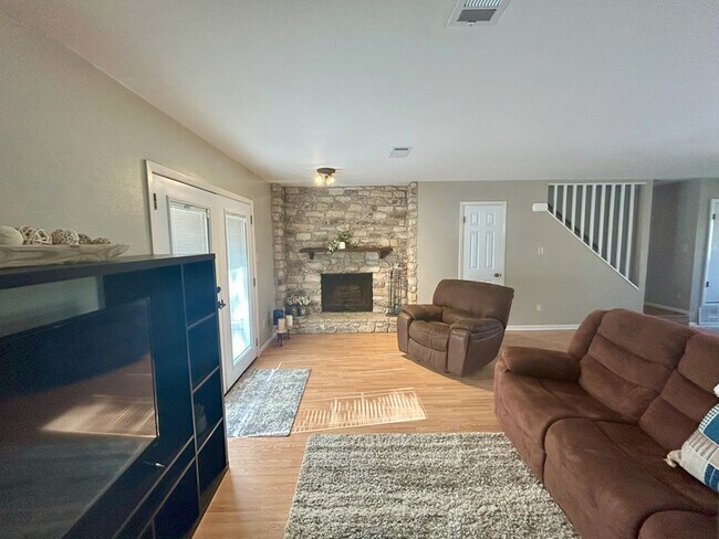 Foto del edificio - 300 Lucy Ln