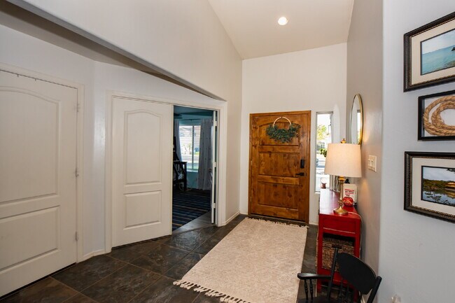 Building Photo - Spacious 3-Bedroom Oasis with Pool in Yuma...