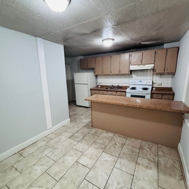 Building Photo - 384 Tilghman St