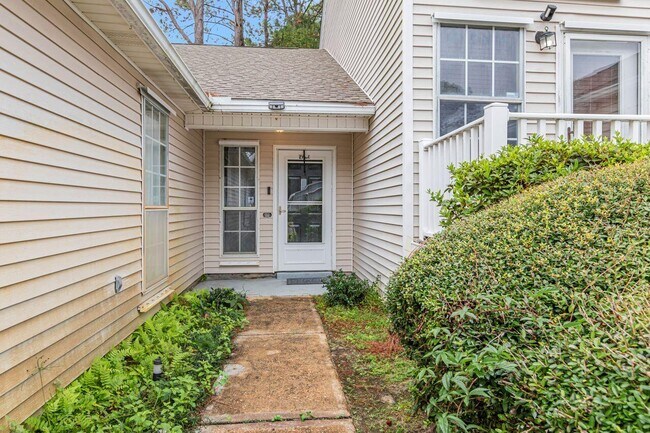 Foto del edificio - 632 Emerald Ln
