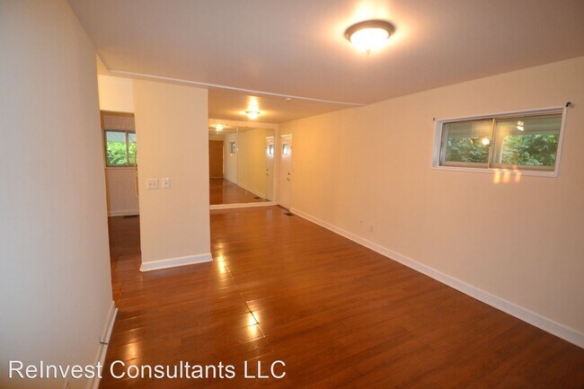 Building Photo - 3 br, 1 bath House - 8757 Cabot Dr