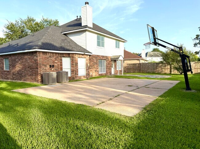 Foto del edificio - 3122 Gatesbury North Dr