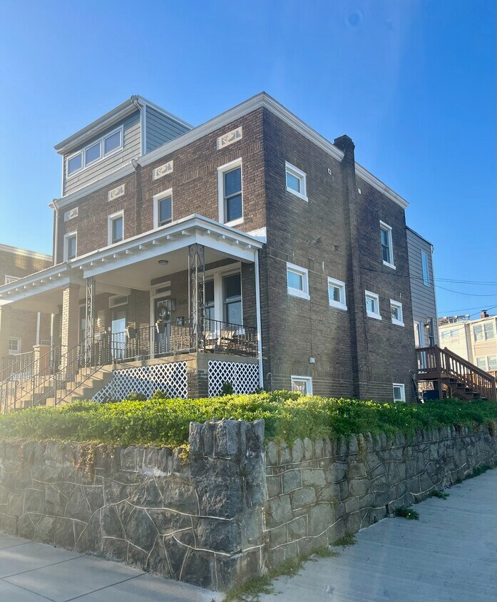 Primary Photo - 1820 D St SE