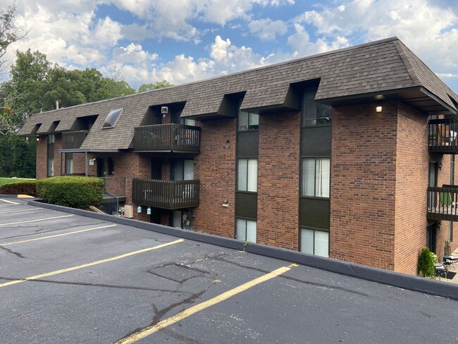 Building Photo - Taneycomo Terrace Condominium - Lakefront