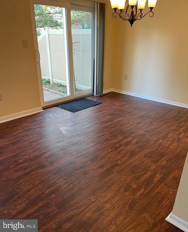 Foto del edificio - 105 Thoreau Dr