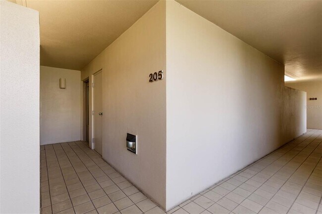 Foto del edificio - 2775 Kipps Colony Dr S