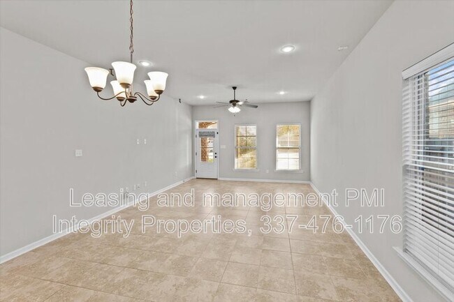 Foto del edificio - 18361 Sunset Park Dr