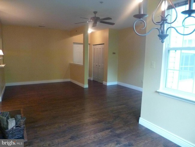 Foto del edificio - 604 Rolling Hill Walk