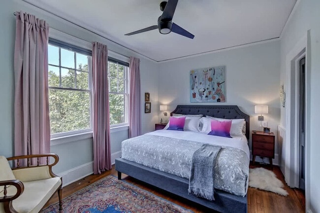 Building Photo - 518 Lamar Ave