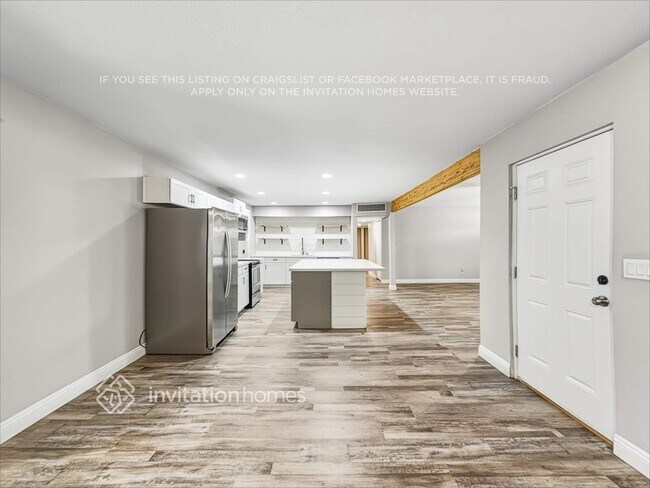 Building Photo - 3136 W Cactus Rd