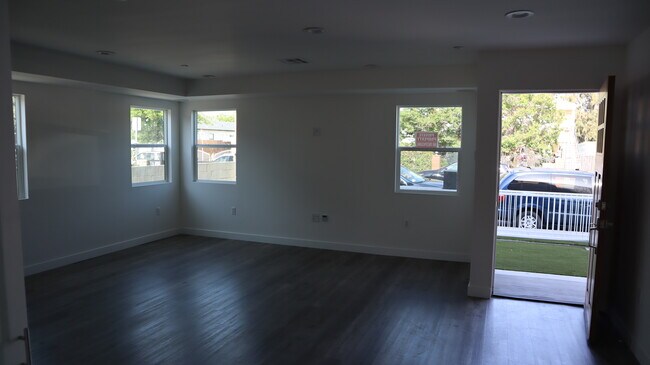 Building Photo - 5239 Auckland Ave