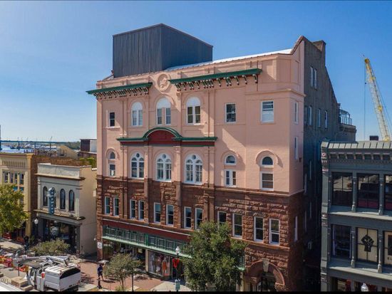 Facade - 21 N Front St