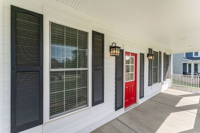 Building Photo - Spacious 5-Bedroom Oasis with 3.5 Baths in...