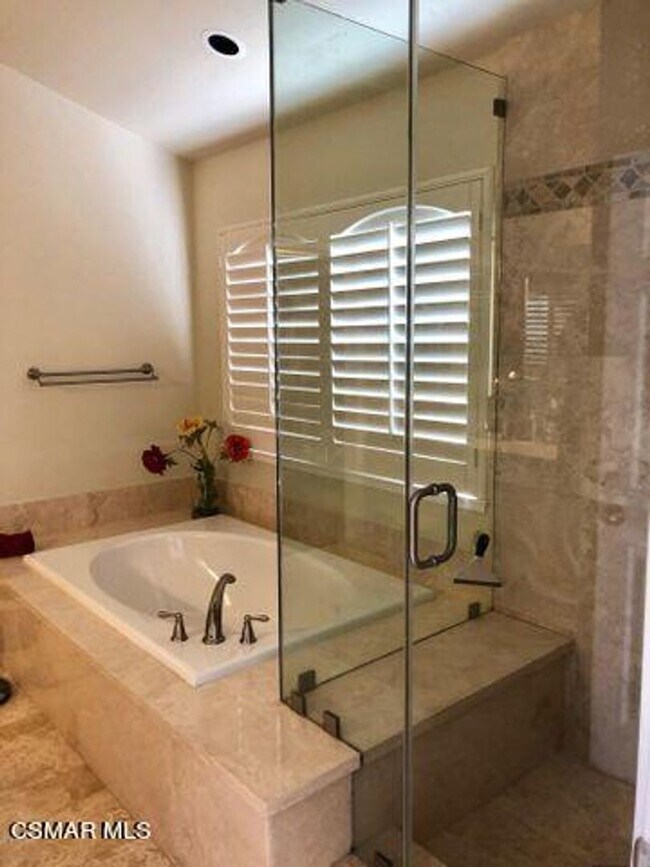 Foto del edificio - Thousand Oaks Meadow Wood Home. Wood Flooring (No Carpet). Near Lang Ranch Elementary