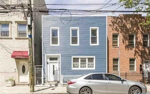 Primary Photo - 87 Sherman Ave
