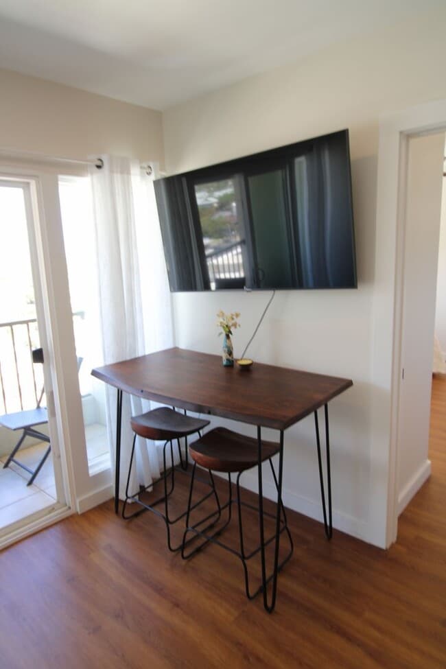 Building Photo - 1063 Lower Main St