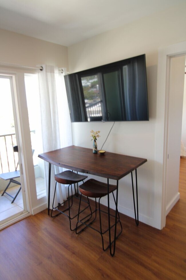 Foto del edificio - 1063 Lower Main St