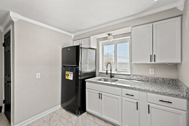Foto del edificio - MOVE IN SPECIAL! SCORE HALF OFF 1ST MONTH'...