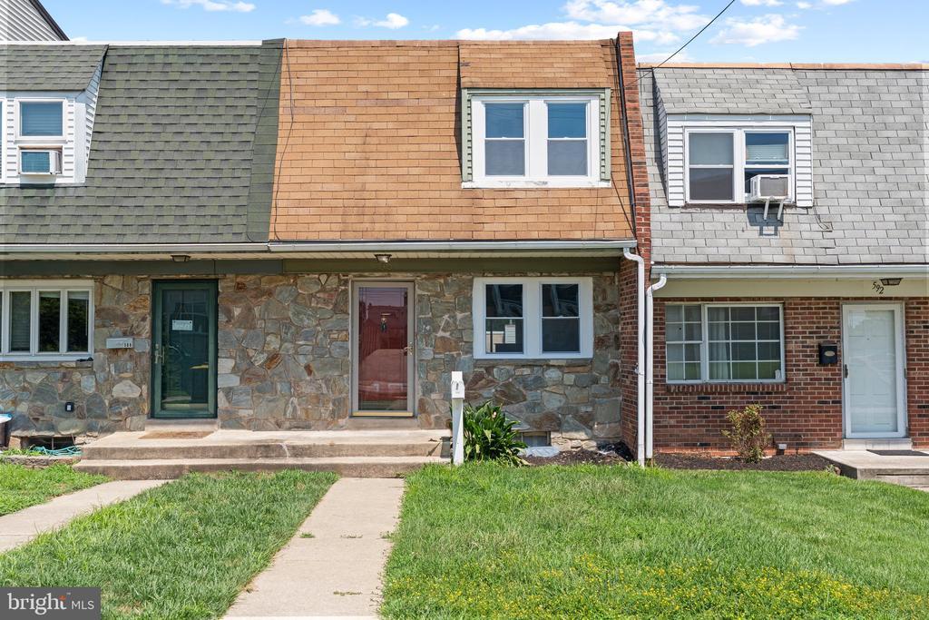 Primary Photo - 590 B St