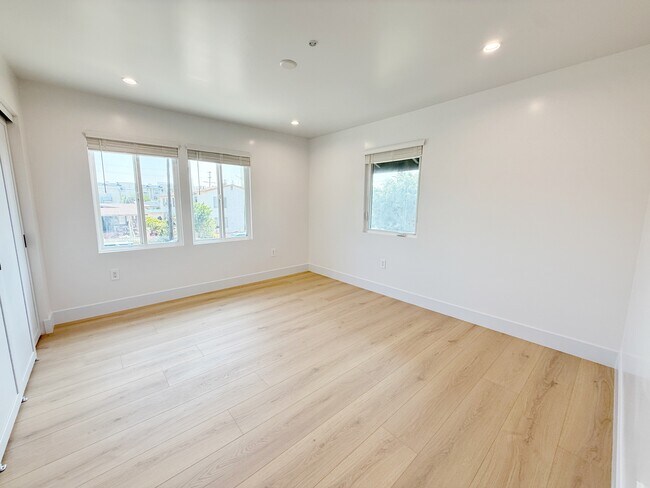 Foto del edificio - 129 N Vendome St