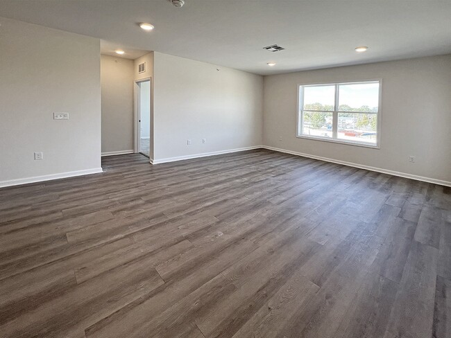 Building Photo - Linden Lofts