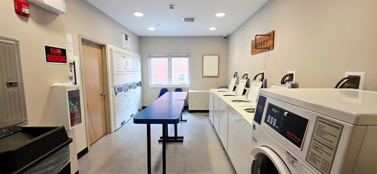 Foto del edificio - 235-241 Ridge Rd