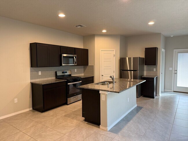 Building Photo - 4 bed 2 Bath Rio Rancho