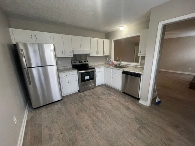 Building Photo - 548 Hollyberry Ln