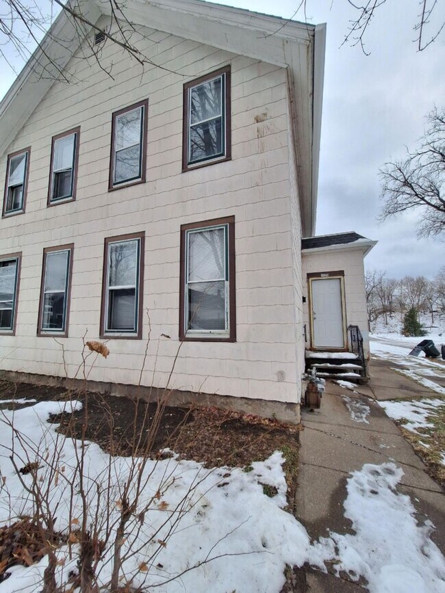 Building Photo - 1527 W 6th St