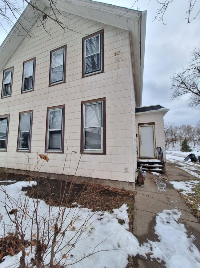 Building Photo - 1527 W 6th St