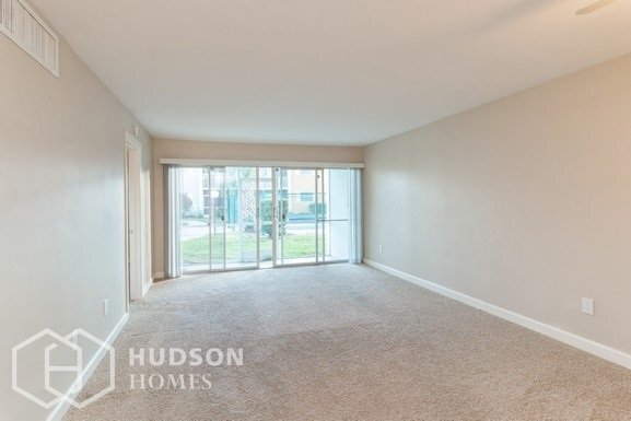 Foto del edificio - NOW AVAILABLE! - 1505 CRESCENT CIR 19A, LA...