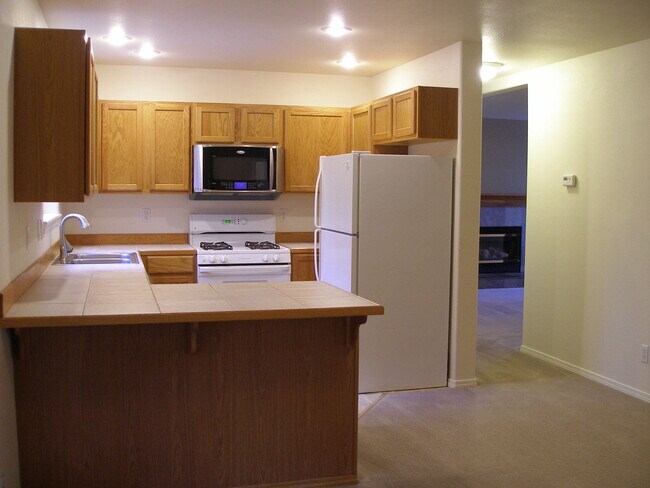 Building Photo - Relax in this Beautiful 3 Bedroom 2.5 Bath...