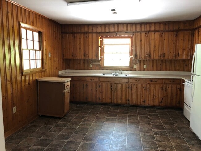 Building Photo - Two Bedroom One Bath