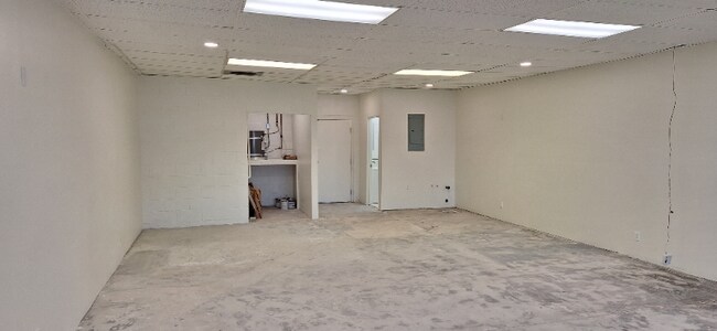 Building Photo - 7616 Reseda Blvd