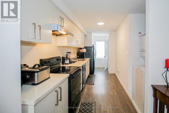 Building Photo - 400 Chaffey St