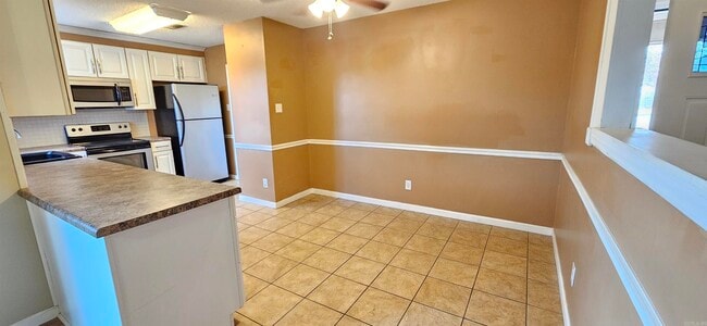 Building Photo - 203 Creekwood Dr